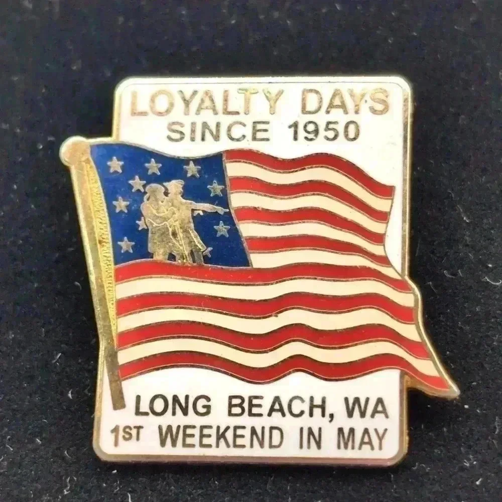 Long Beach Washington Loyalty Days pin (Sanders)